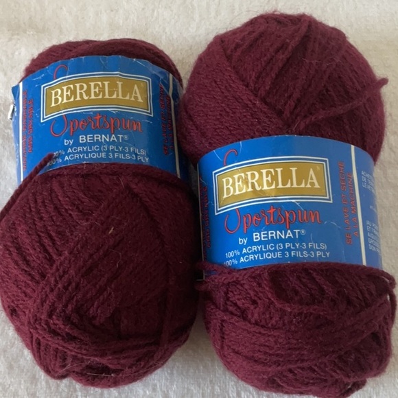 Yarn Red Medium Weight Soft Texture - Picture 1 of 4